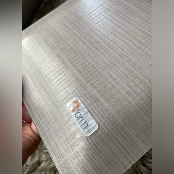 3Form Resin Display Plate - Picture 5 of 5